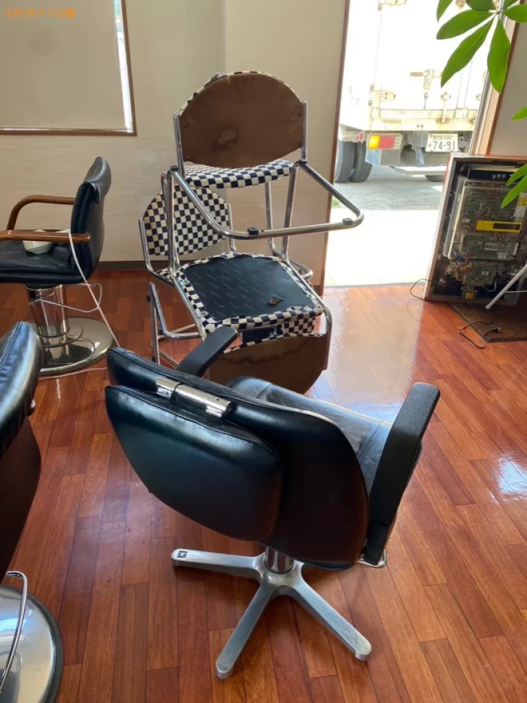 【日置市伊集院町】パチスロ機、椅子、ローラーロール、布団等の回収